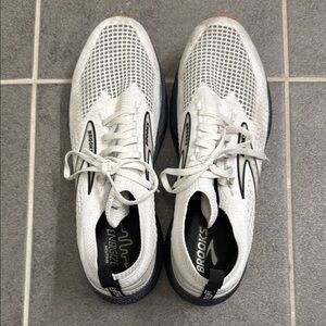 Brooks Men's White Running Shoes